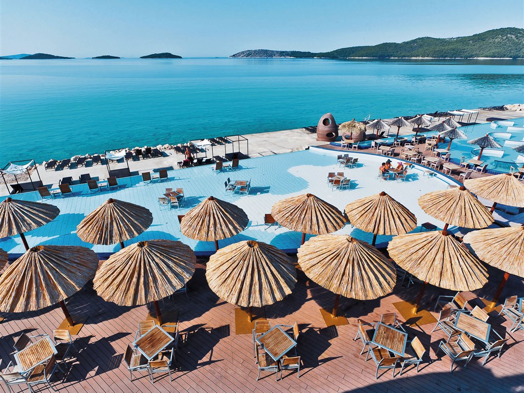 Solaris Beach Resort ***