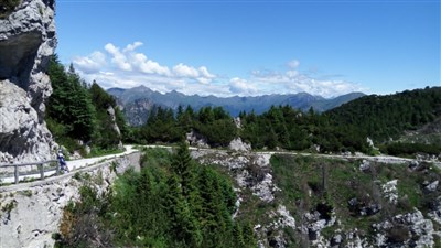 Lago di Garda - sever, Monte Baldo a Tremalzo