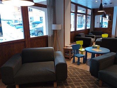 Les Sybelles – L'Orée des Pistes - rezidence L´Orée des Pistes - vstupní hala u recepce